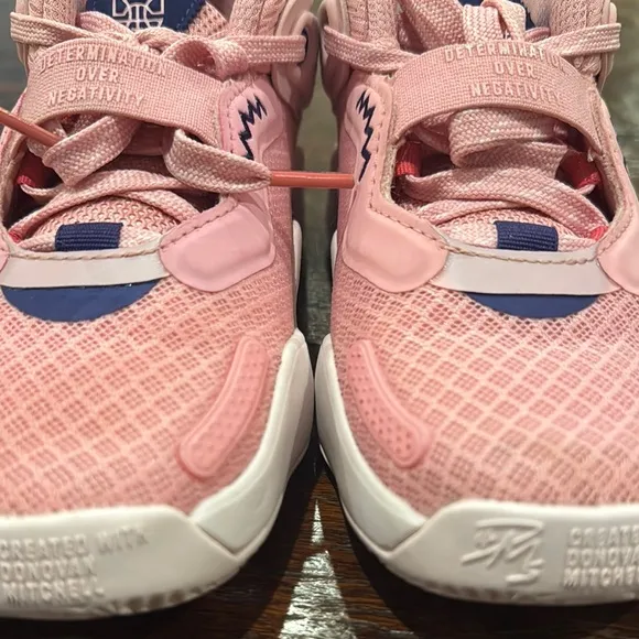 Adidas D.O.N unisex, Kids Pink basketball, Athletic Shoes
