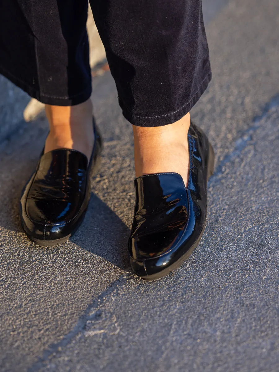 Thierry Rabotin Sort loafer i lakkskinn med strikk bak