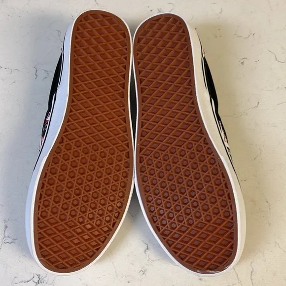 VANS CLASSIC SLIP-ON LABEL MIX SHOE BLACK TRUE WHITE Mens Size 10 NWOT